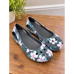 Crocs Kadee II Tropical Floral Flats Dark Gray Hibiscus Print Shoes Womens 6 New